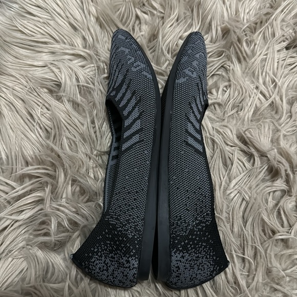 Like New-Knit Pointed Toe Ballet Flat Style-Gray/Black Print - Picture 10 of 14